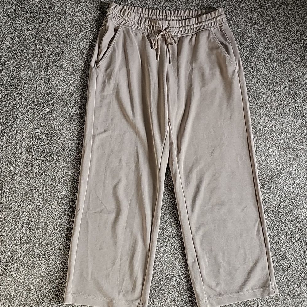 Athleta Seasoft Straight Cropped Pant - Picture 2 of 8